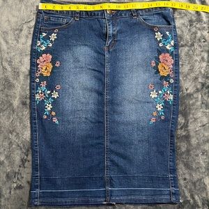 One 5 one blue denim embroidered pencil Jean skirt Large